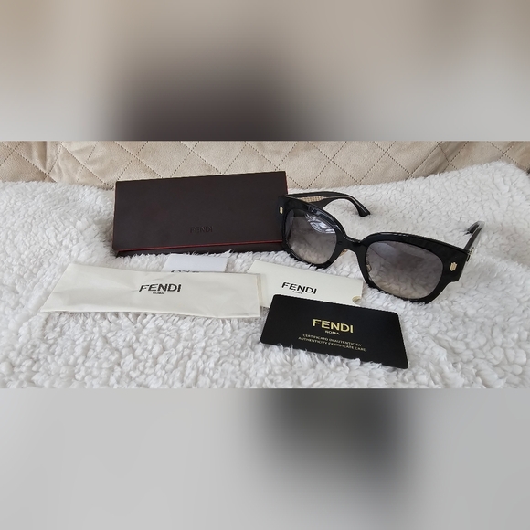 Fendi sunglasses - Picture 1 of 5